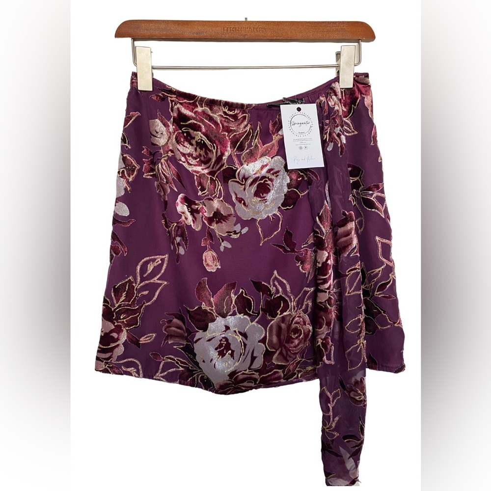 Pretty Little Things : Mini Floral (rose) velvet skirt with slit.